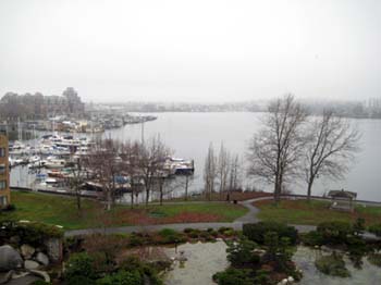 Victoria-Inn_At_Laurel_Point-view-across-the-inner-harbour-from-suite