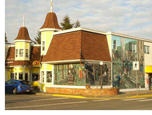 mural on store in downtown chemainus bc