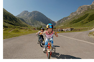 kids cycling val disere